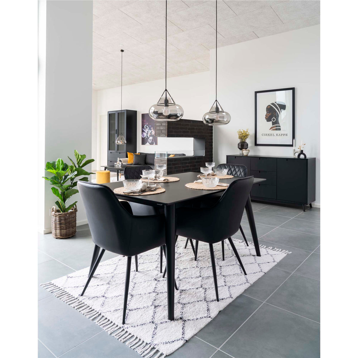 Milla Esszimmerstuhl 2er-Set – Kunstleder Schwarz, Beine Schwarz – Ansicht 6