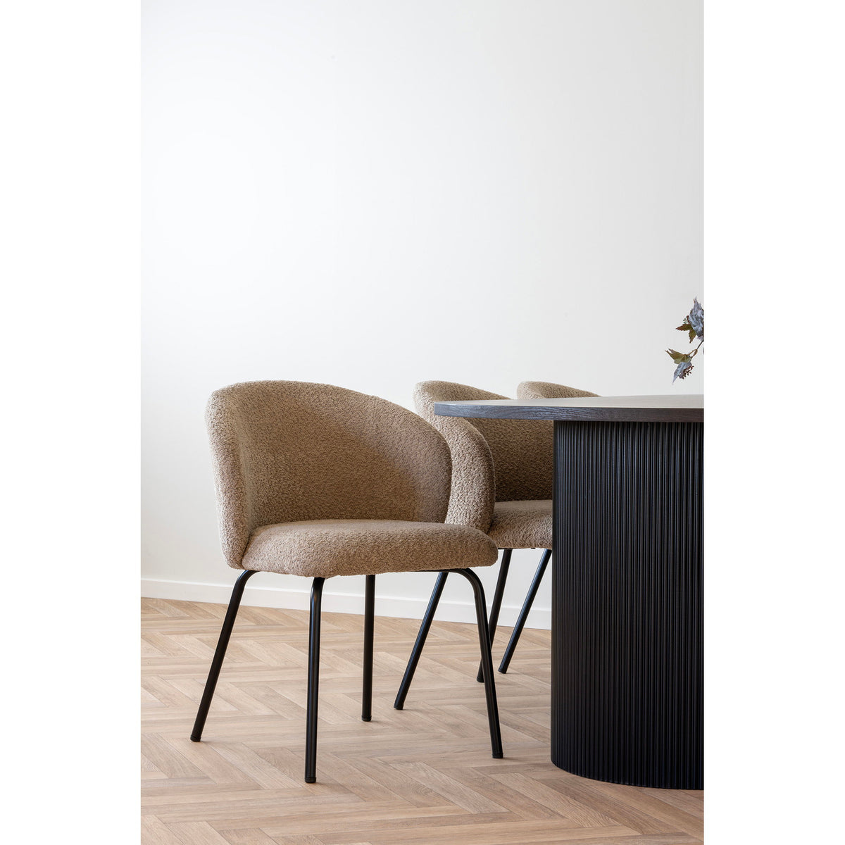 Adele Esszimmerstuhl 2er-Set – Bouclé Beige, Beine Schwarz – Ansicht 10