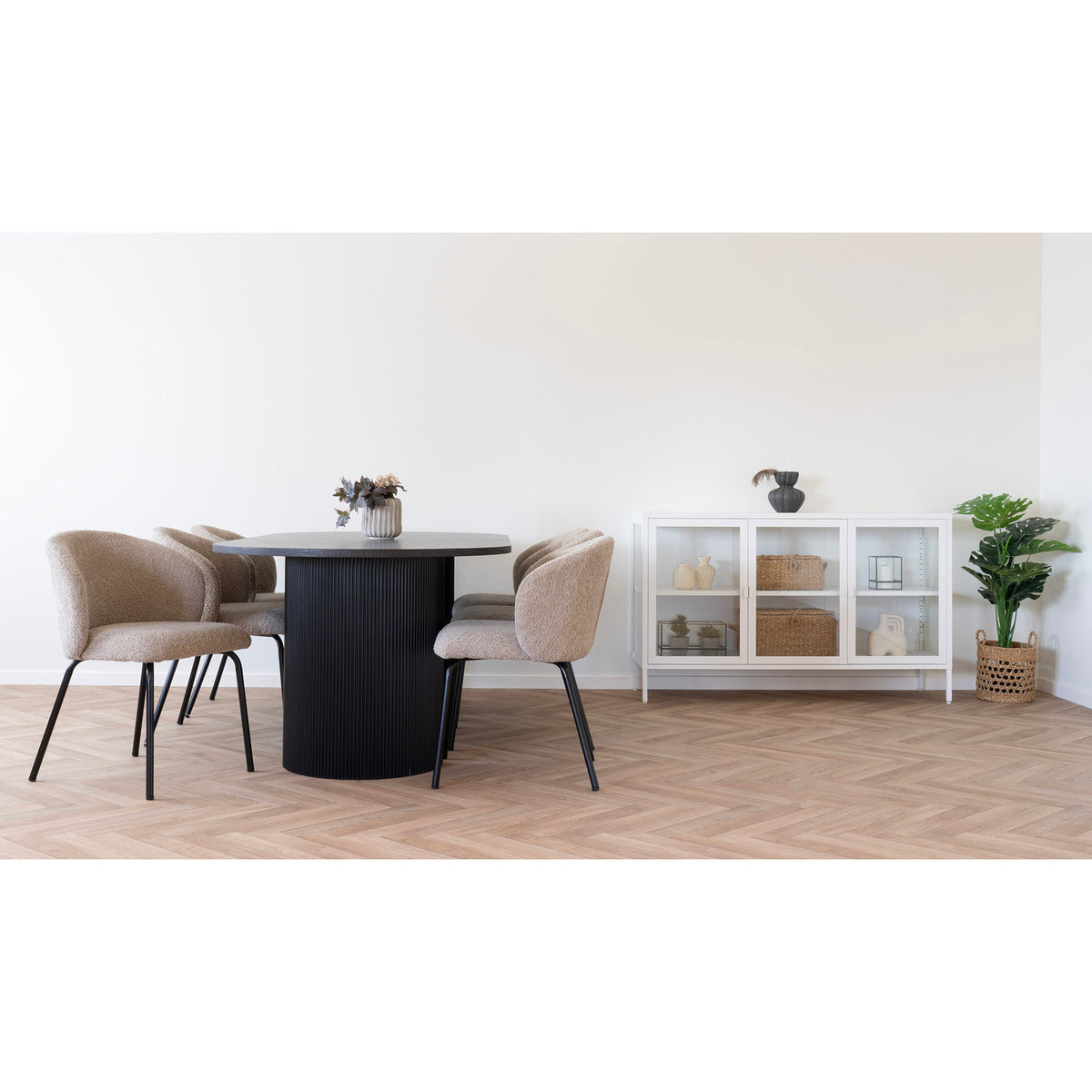 Adele Esszimmerstuhl 2er-Set – Bouclé Beige, Beine Schwarz – Ansicht 11