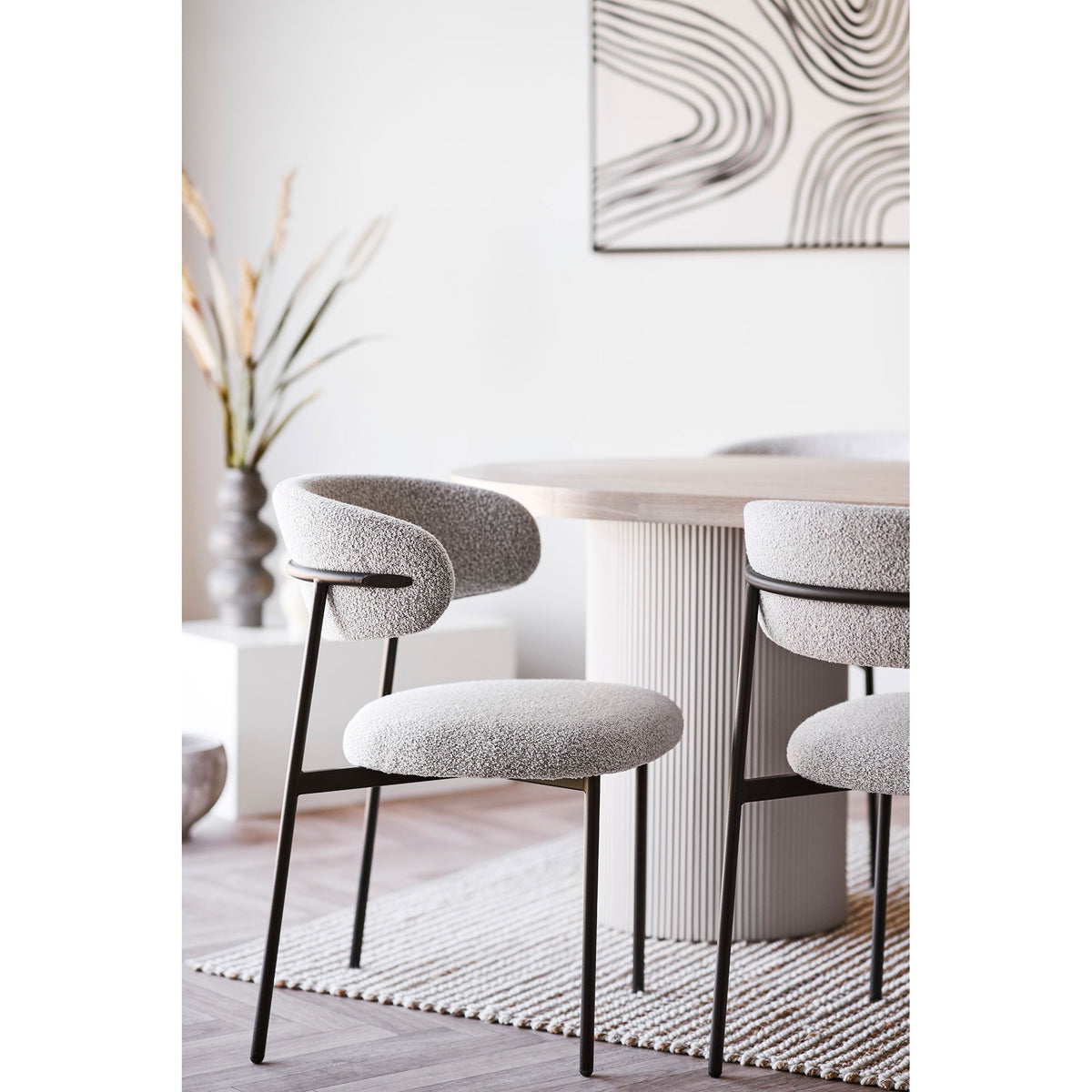Bea Esszimmerstuhl 2er-Set – Bouclé Sand, Beine Schwarz – Ansicht 7