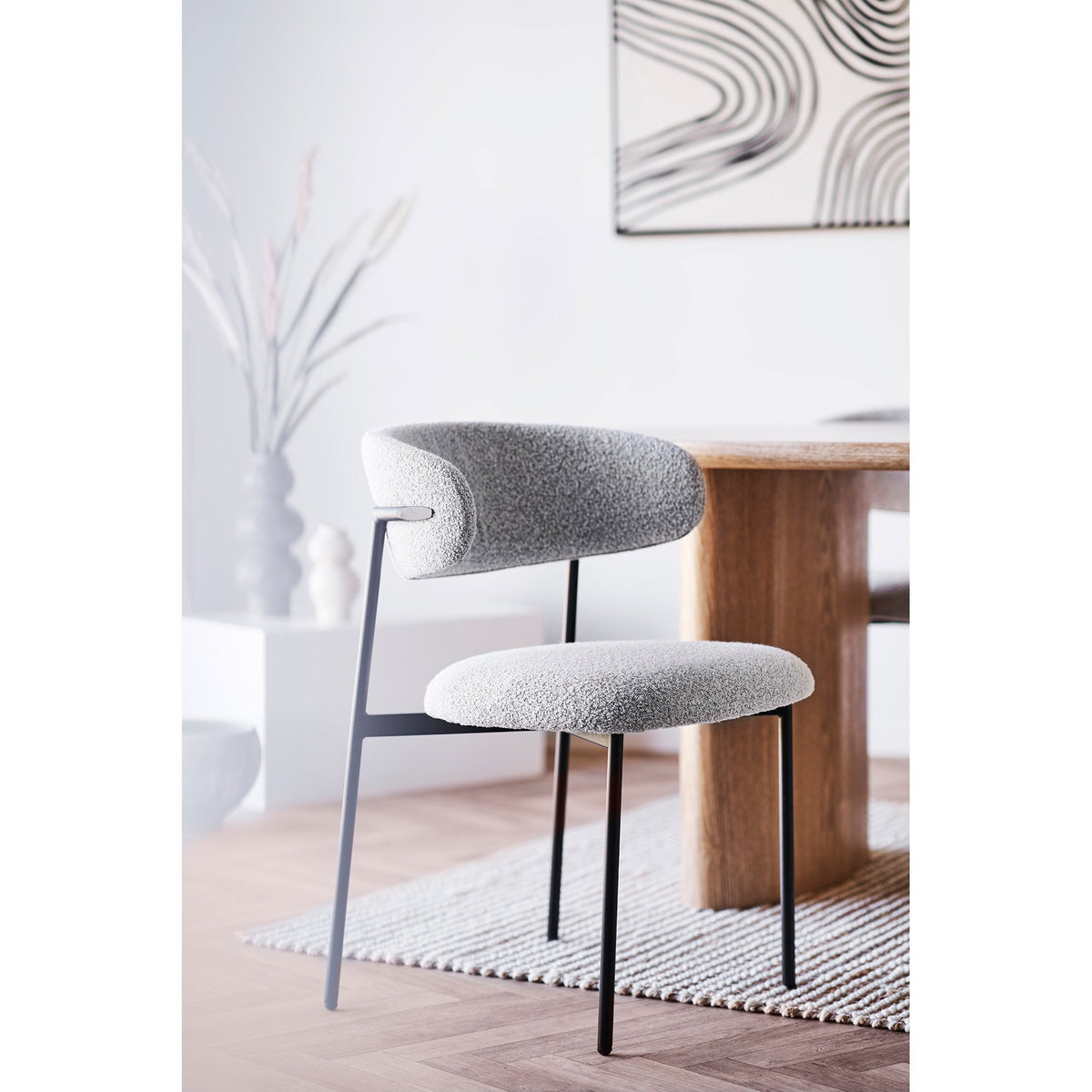 Bea Esszimmerstuhl 2er-Set – Bouclé Sand, Beine Schwarz – Ansicht 9