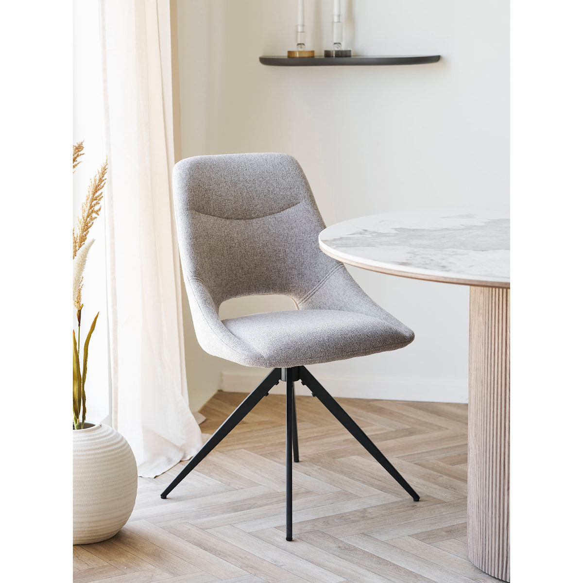 Rina Esszimmerstuhl 2er-Set mit Drehfunktion – Stoff Sand, Beine Schwarz – Ansicht 6