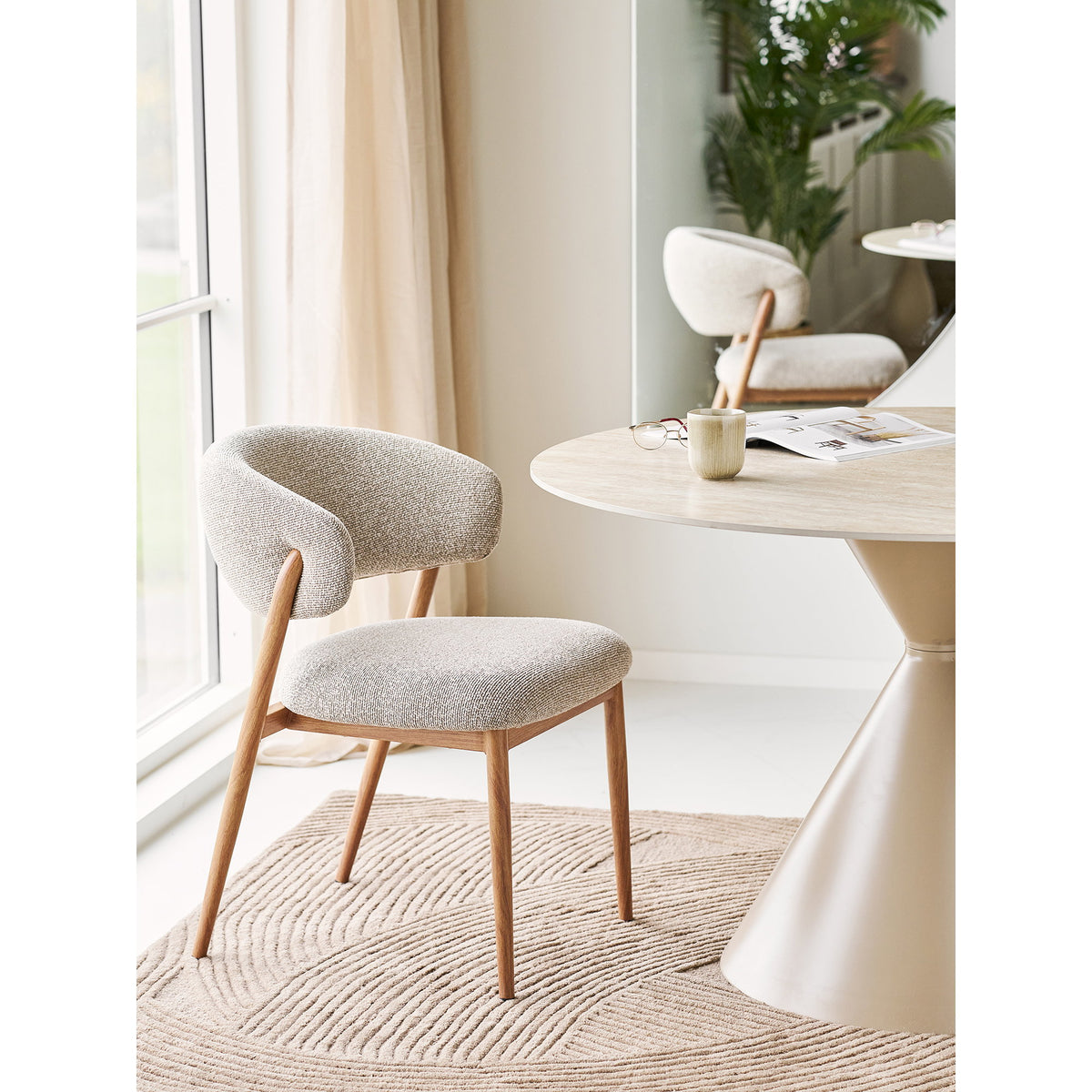 Ivo Esszimmerstuhl 2er-Set – Stoff Sand, Beine in Holzoptik Natur – Ansicht 10