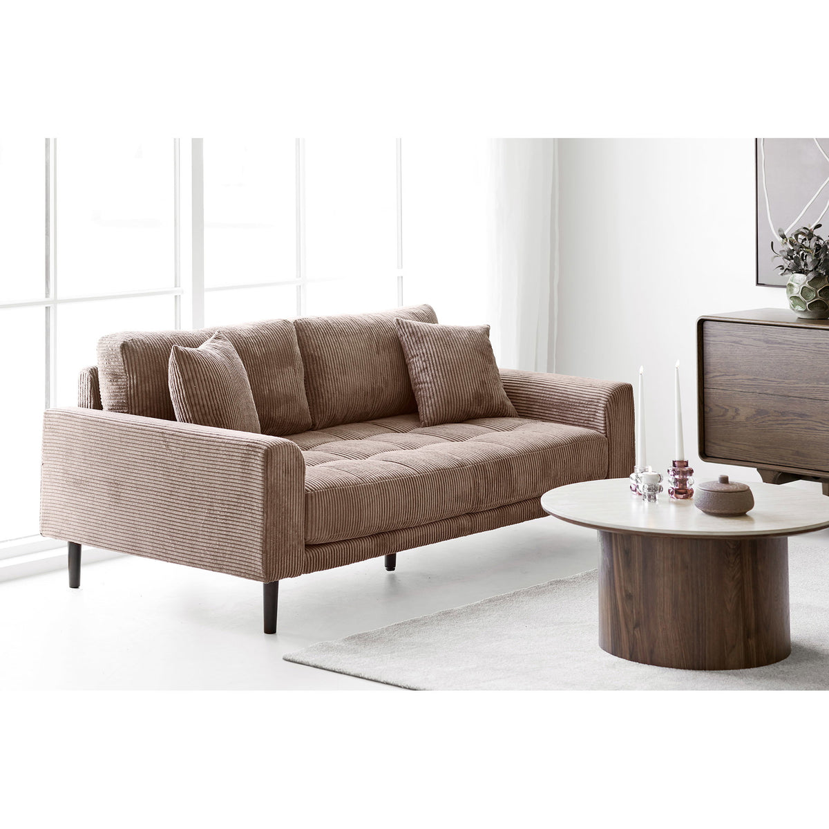 Ugo 2,5-Sitzer-Sofa – Cord Braun, Beine Schwarz – Ansicht 5