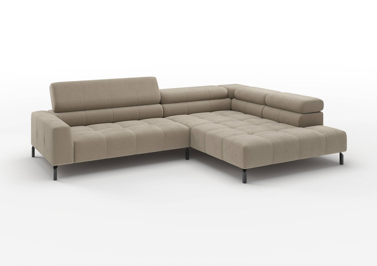 Kalmar Ecksofa in L-Form groß in Feincord Sand, Ecke rechts – mit hochgestelltem Kopfteil