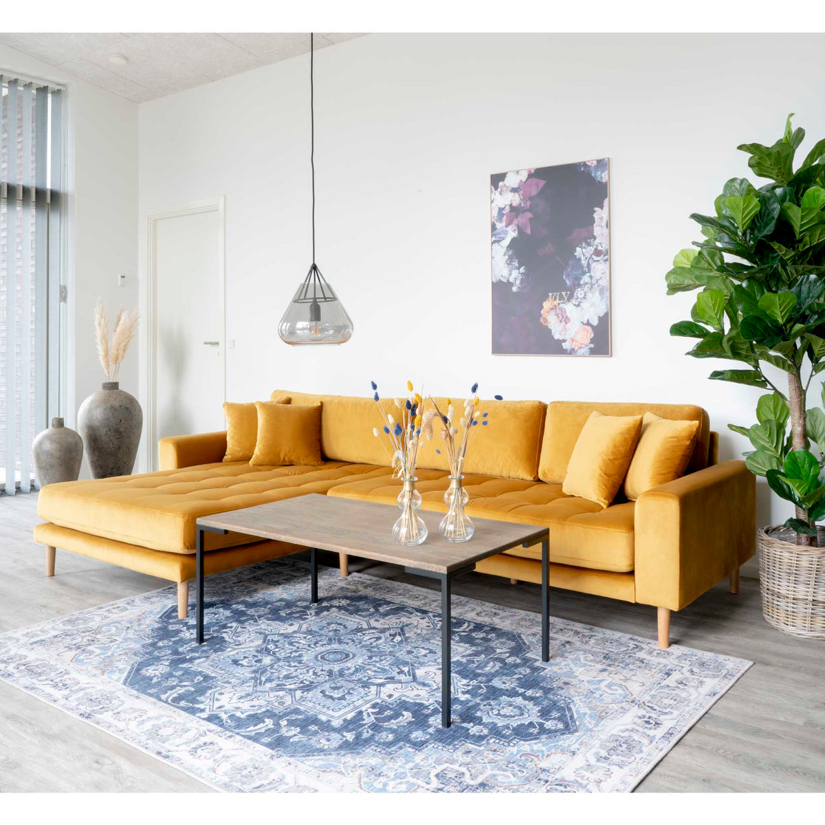 Ugo Sofa mit Récamiere links – Samt Senfgelb, Beine Natur – Ansicht 5
