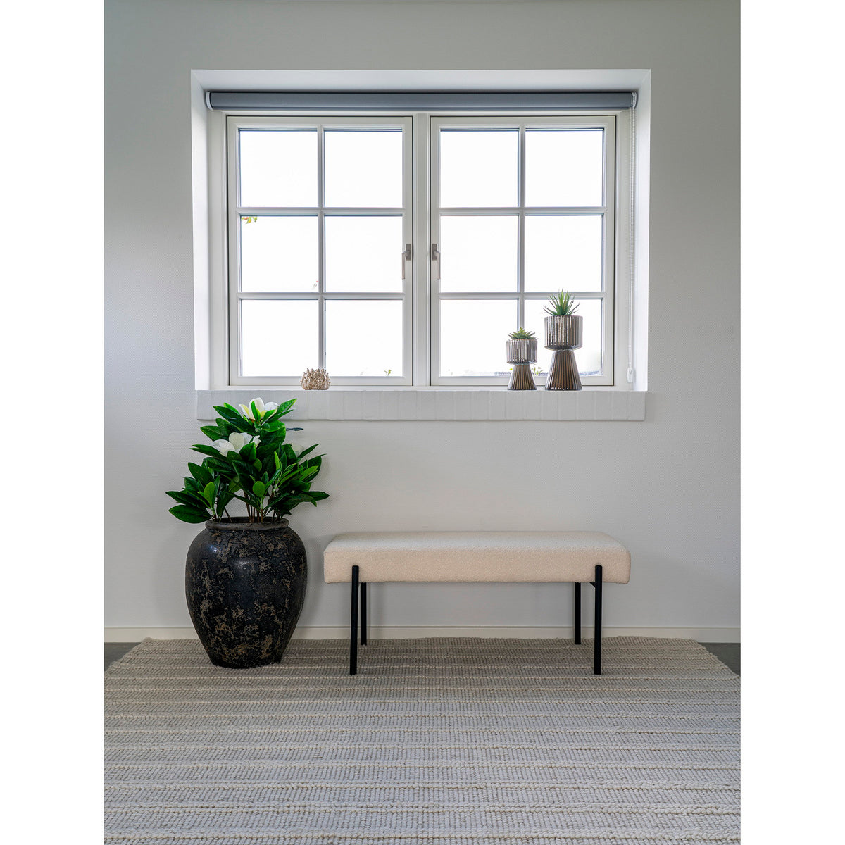 Eira Sitzbank – Bouclé Weiß, Beine Schwarz, 100 × 36 × 42,5 cm – Ansicht 3