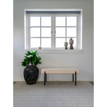 Eira Sitzbank – Bouclé Weiß, Beine Schwarz, 100 × 36 × 42,5 cm – Ansicht 3