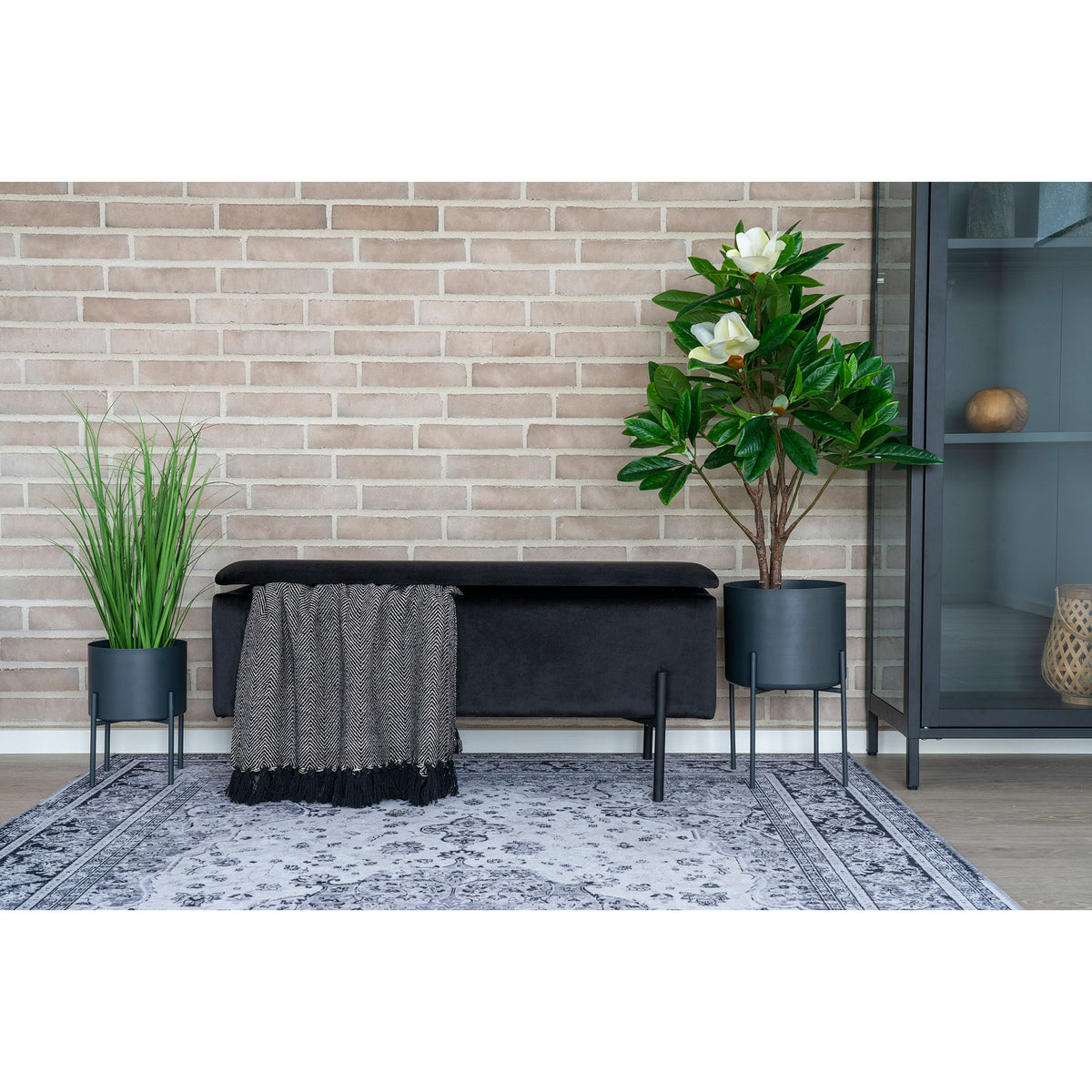 Sixten Sitzbank mit Stauraum – Samt Schwarz, 95 × 36,5 × 43 cm – Ansicht 4
