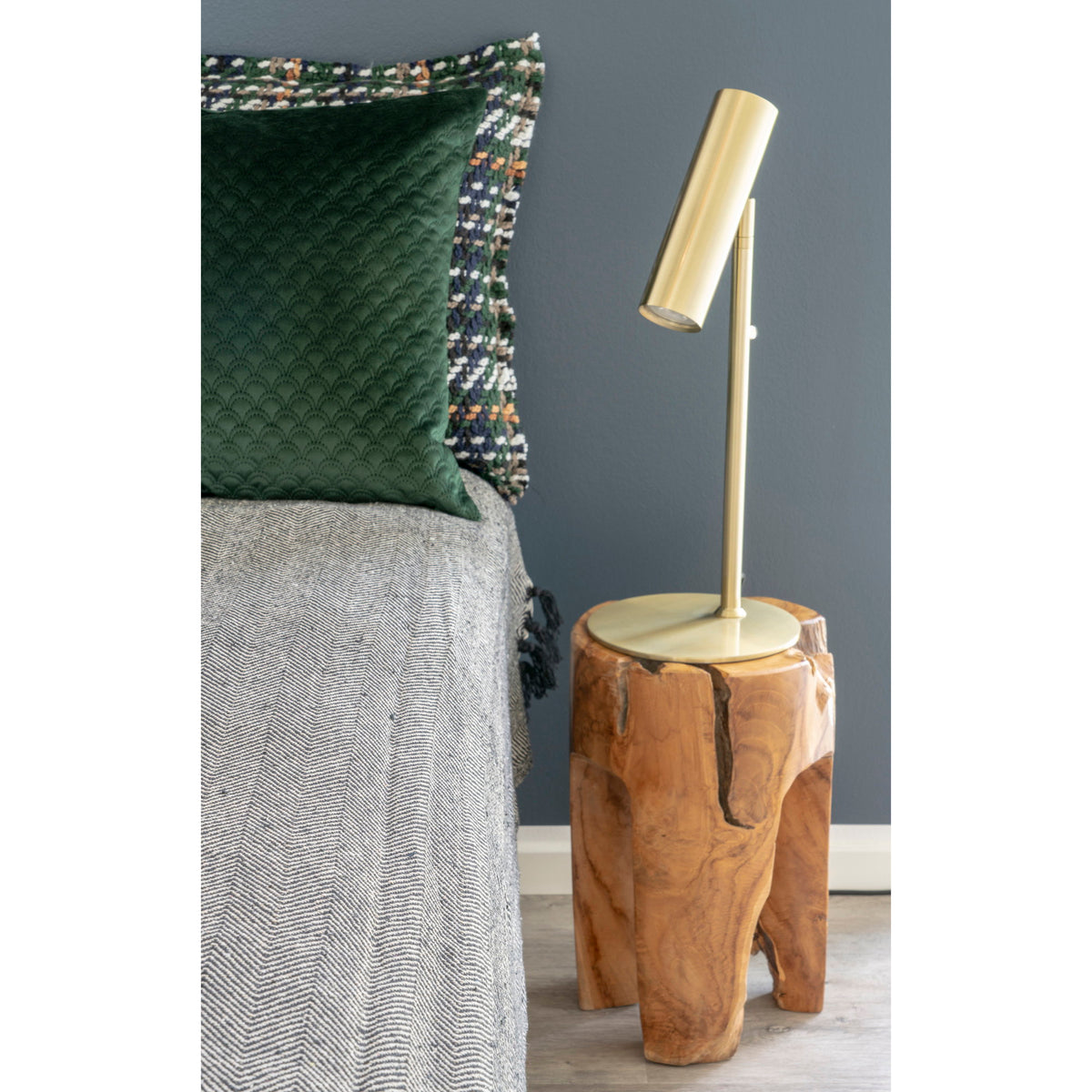 Jonte Hocker mit drei Beinen – Teak Natur, ø 26 × 40 cm – Ansicht 4