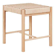 Yuki Hocker mit Geflechtsitz – Pappelholz Natur, 42 × 42 × 46,5 cm von Luiva Living
