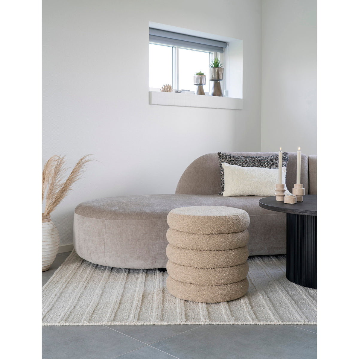 Liv Pouf mit Stauraum – Bouclé Beige, ø 44 × 44 cm – Ansicht 3