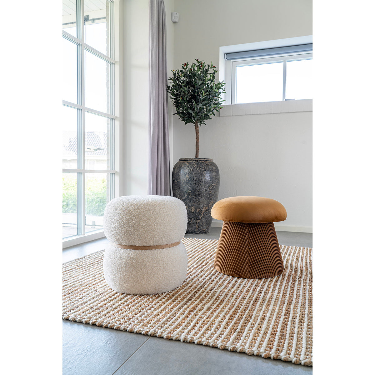 Rafael Pouf – Samt Ocker, ø 41 × 39 cm – Ansicht 3