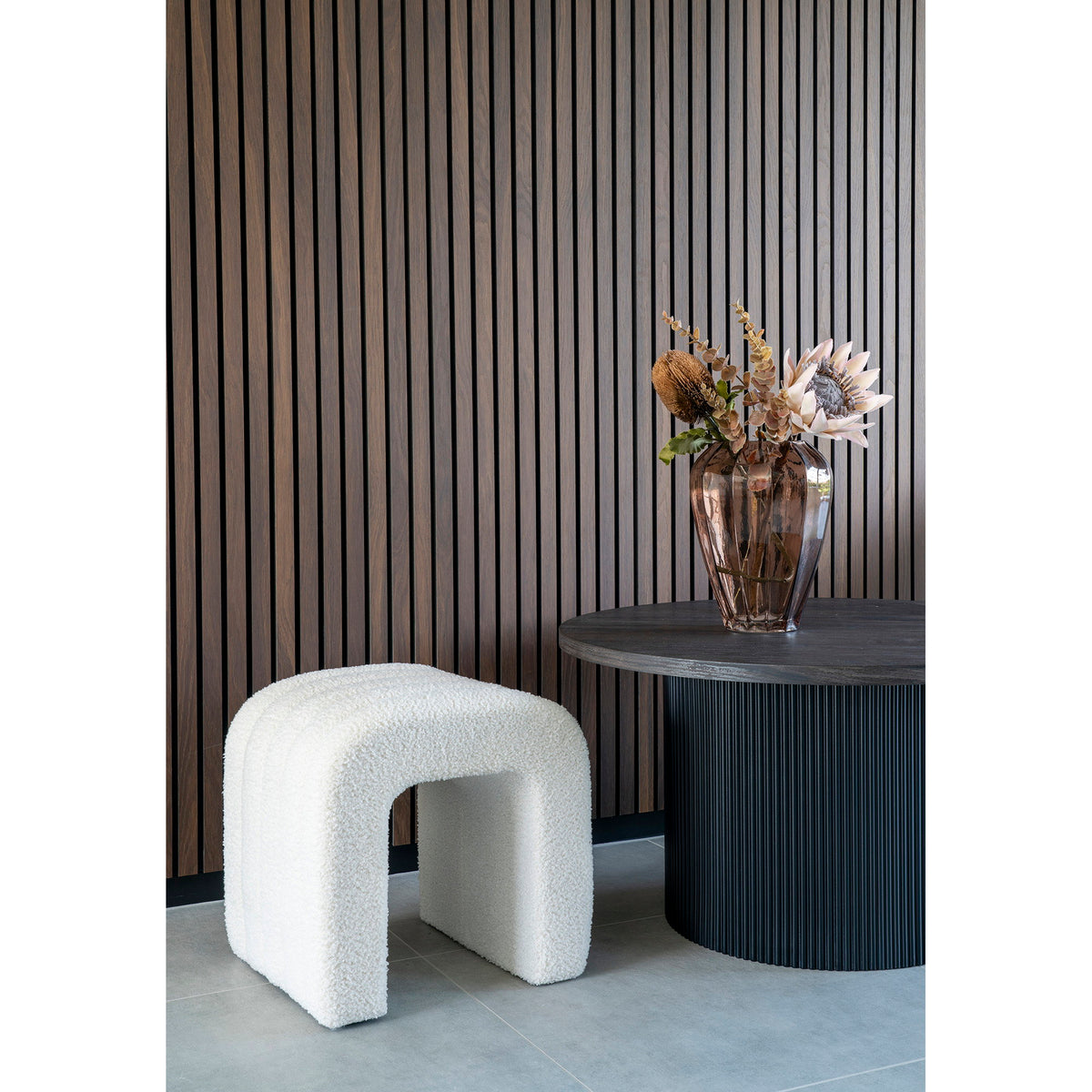 Una Pouf – Teddystoff Weiß, 42 × 41 × 36 cm – Ansicht 4