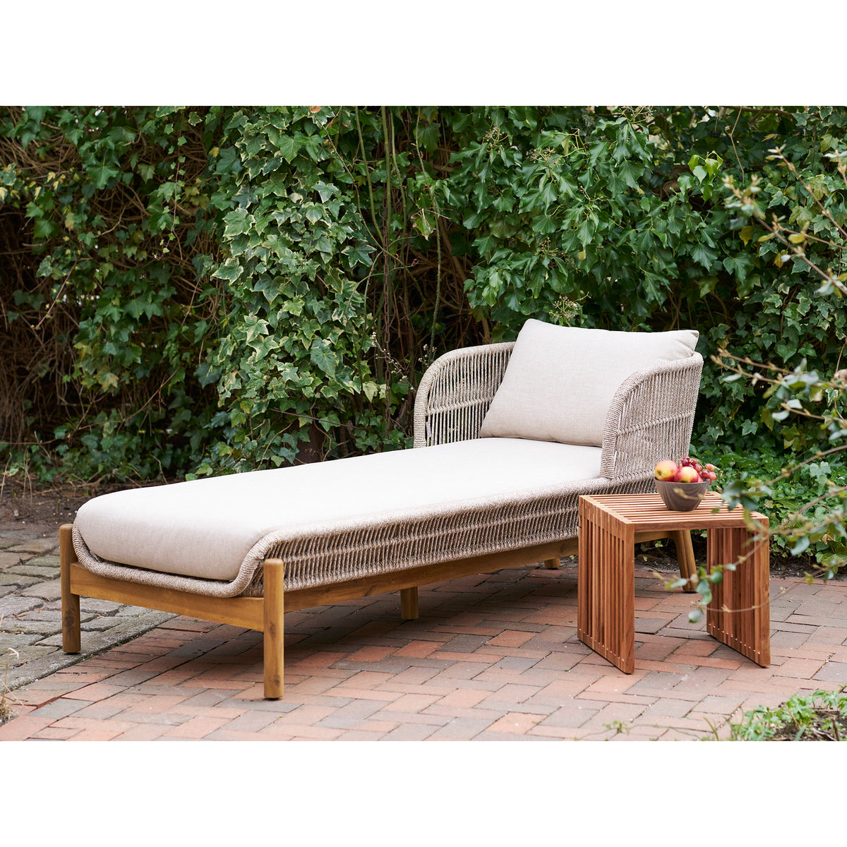 Ylva Beistelltisch – Teak Natur, 40 × 40 × 40 cm – Ansicht 5
