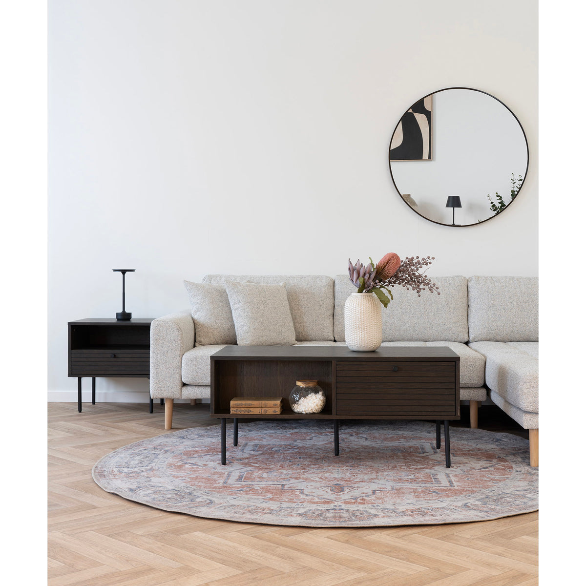 Gunnar Couchtisch mit 2 Schubladen – Furnier Eiche geräuchert, Beine Schwarz, 50 × 100 × 45 cm – Ansicht 7