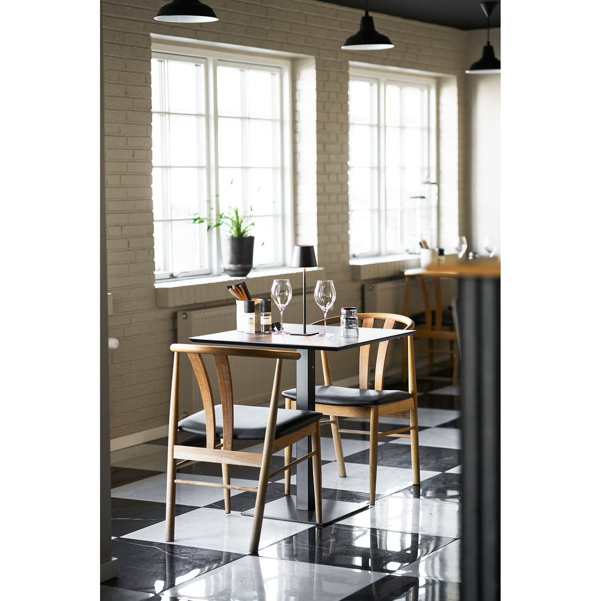 Eik Bistrotisch – Melamin, Steinoptik Dunkelgrau, Gestell Schwarz, 70 × 70 × 75 cm – Ansicht 6