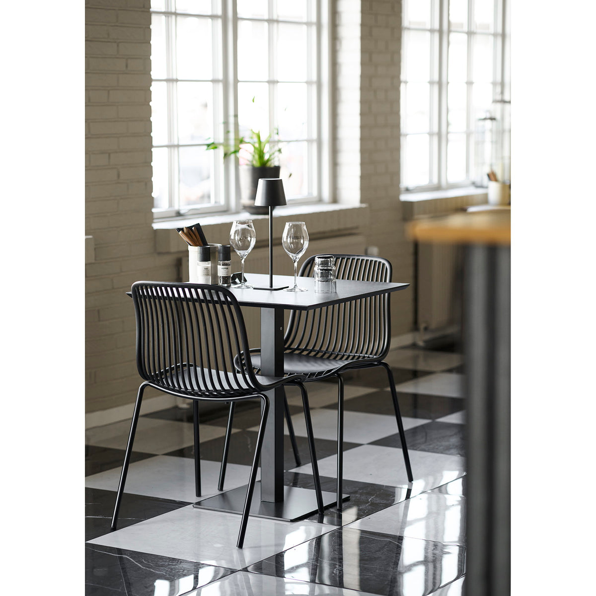 Eik Bistrotisch – Melamin, Steinoptik Dunkelgrau, Gestell Schwarz, 70 × 70 × 75 cm – Ansicht 9