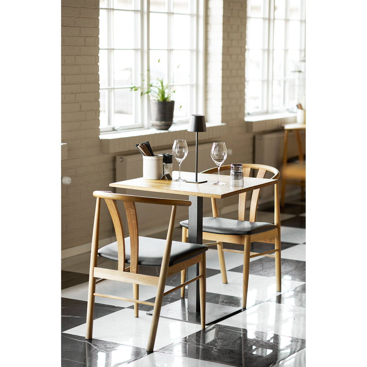 Caius Bistrotisch – Eiche Natur, Gestell Schwarz, 70 × 70 × 75 cm – Ansicht 5