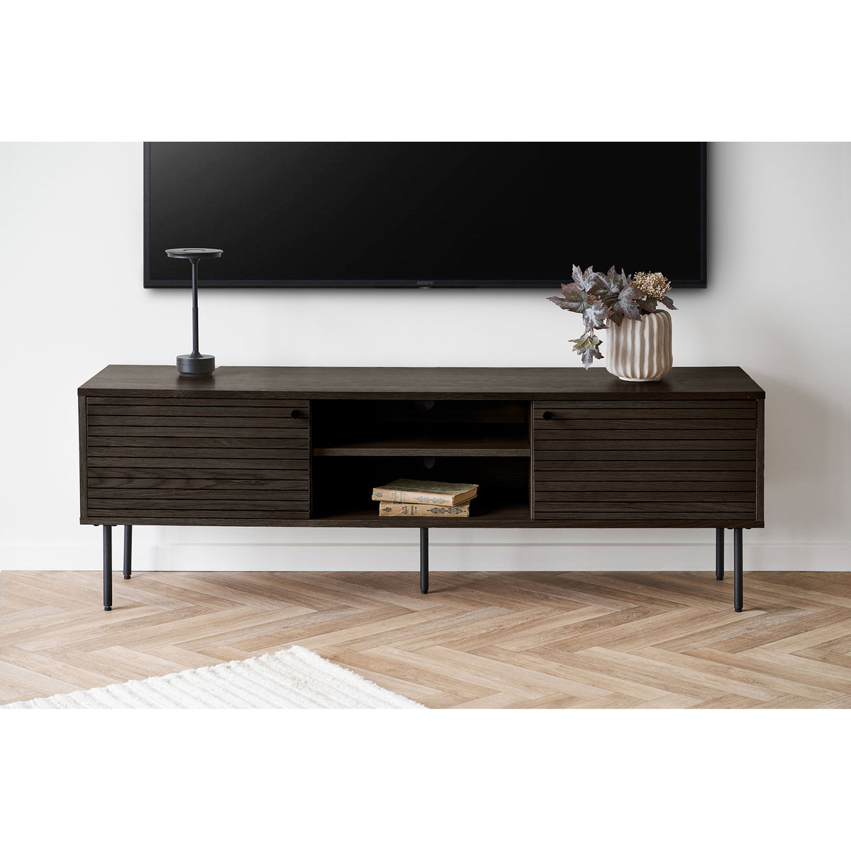 Gunnar TV-Board mit 2 Türen – Furnier Eiche geräuchert, Beine Schwarz, 150 × 40 × 50 cm – Ansicht 7