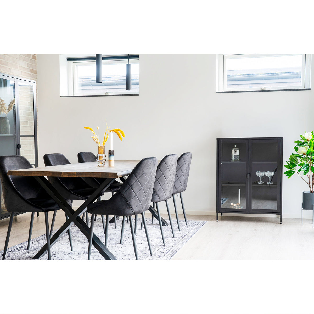 Arlo Vitrine mit 2 Glastüren – Stahl Schwarz, 80 × 40 × 101 cm – Ansicht 9