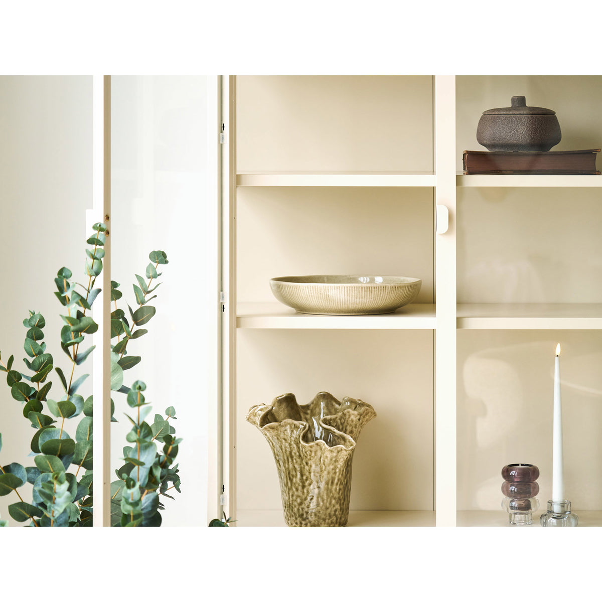 Arlo Vitrine mit 4 Türen – Stahl Cremeweiß, 80 × 35 × 180 cm – Ansicht 8