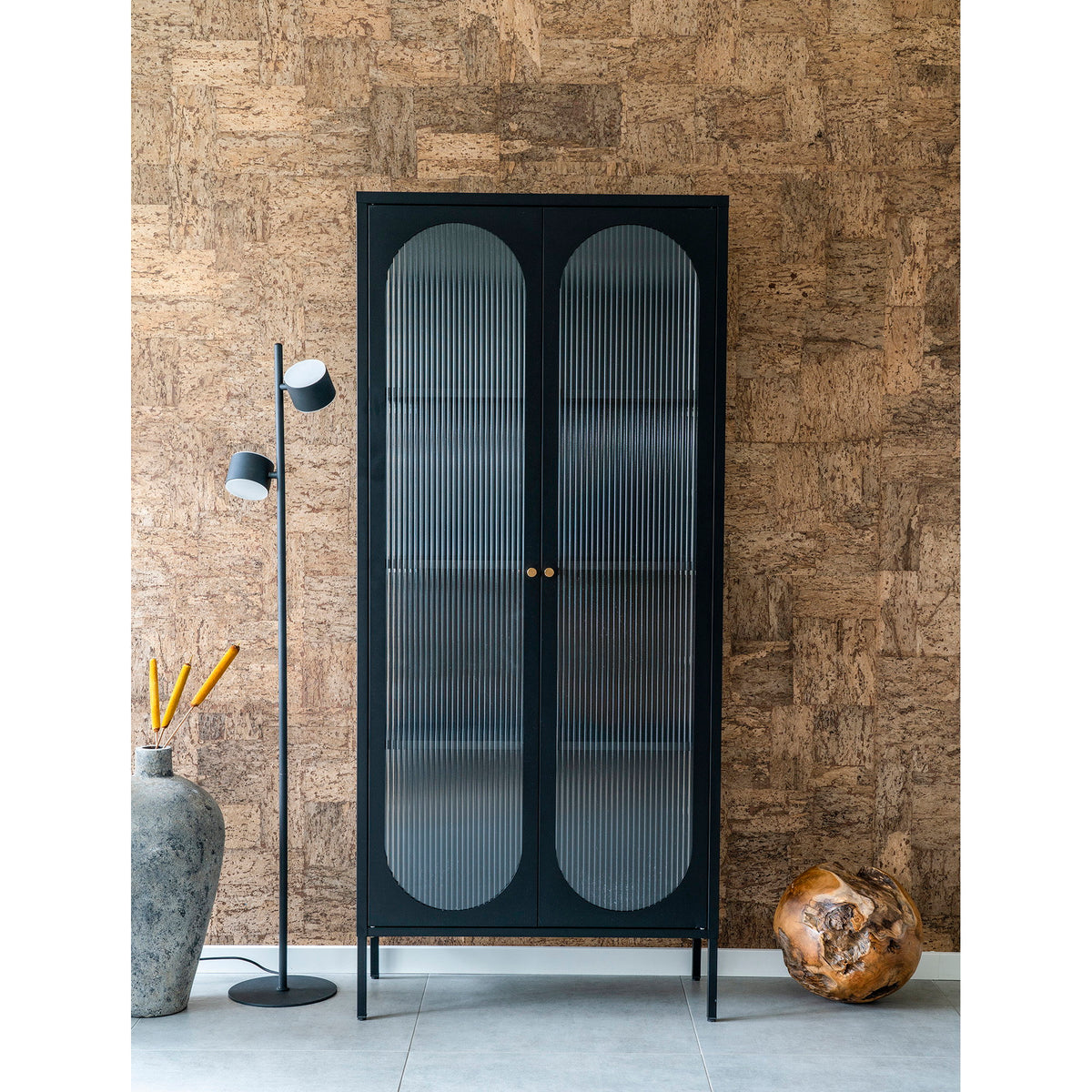 Carl Vitrine mit 2 Riffelglastüren – Stahl Schwarz, 80 × 35 × 180 cm – Ansicht 5