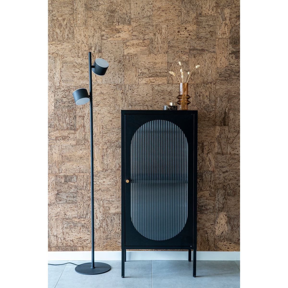 Carl Vitrine mit Riffelglastür – Stahl Schwarz, 50 × 35 × 110 cm – Ansicht 5