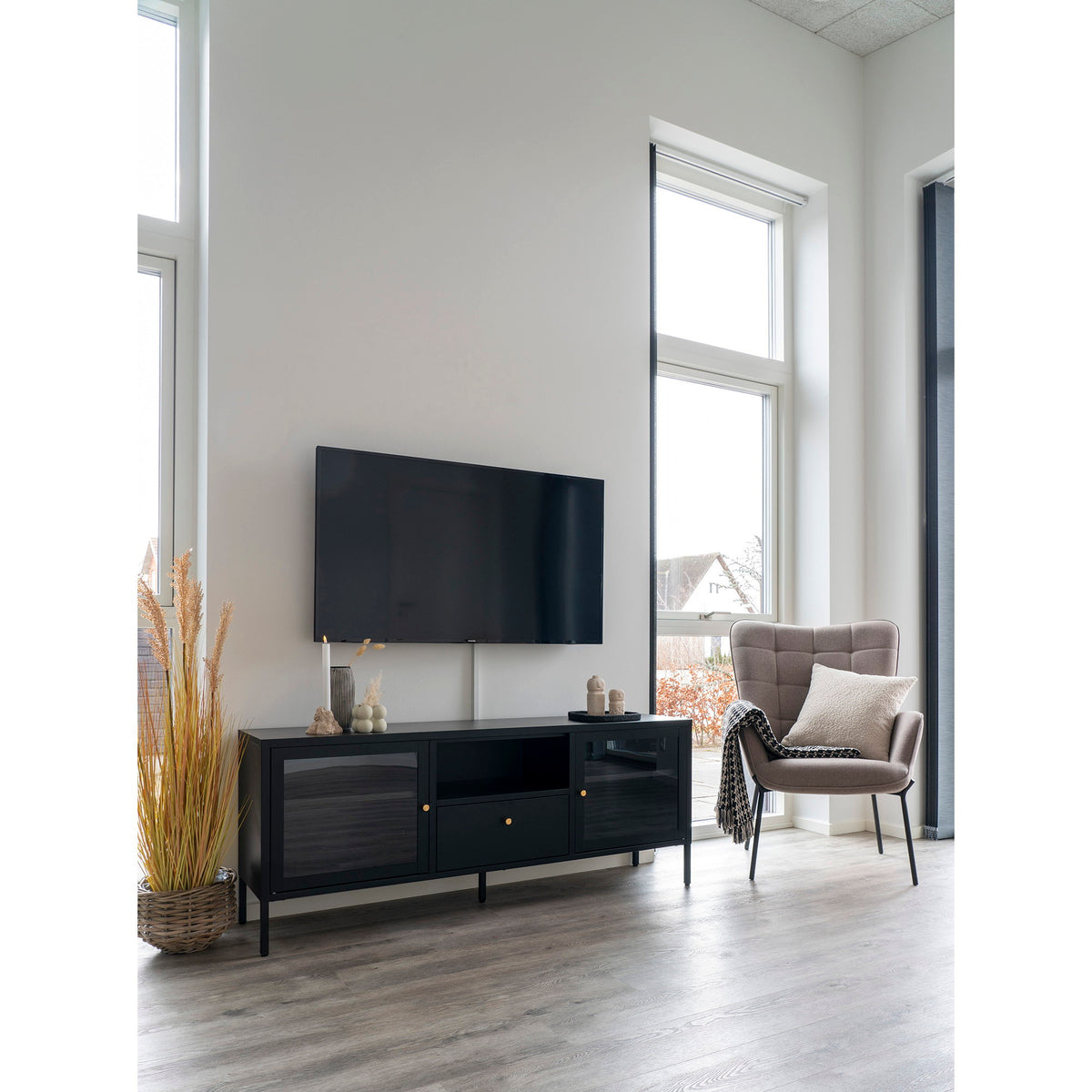 Joris TV-Board mit 2 Glastüren und Schublade – Stahl Schwarz, 150 × 35 × 60 cm – Ansicht 6