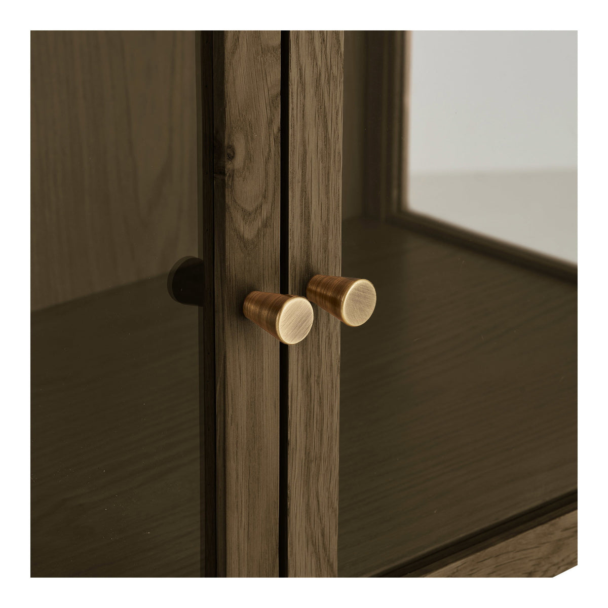 Fine Schrank mit 2 Glastüren – Eiche/Eichenfurnier Dunkelbraun, 40 × 90 × 126 cm – Ansicht 5