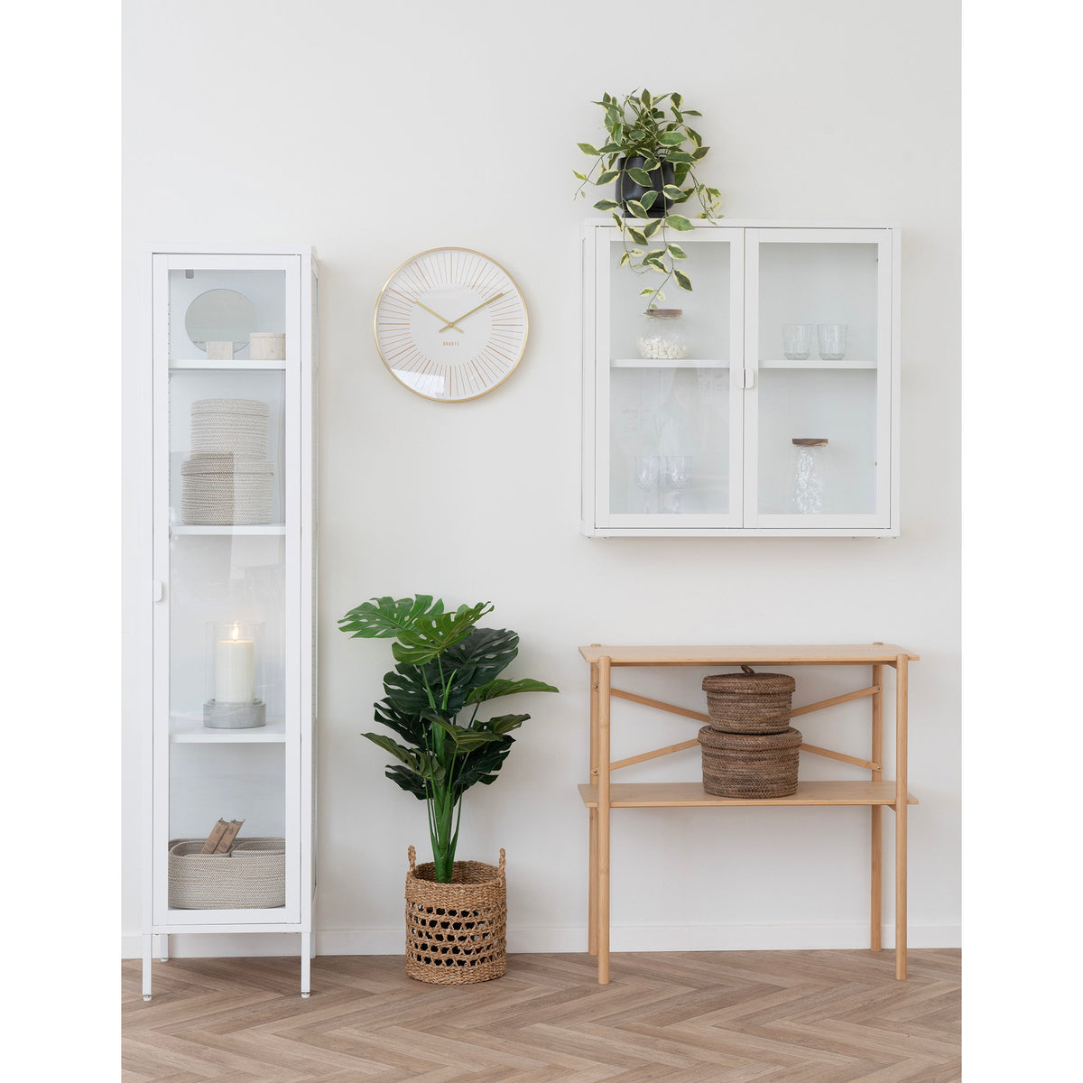 Arlo Vitrine schmal mit Glastür – Stahl Weiß, 40 × 35 × 180 cm – Ansicht 5