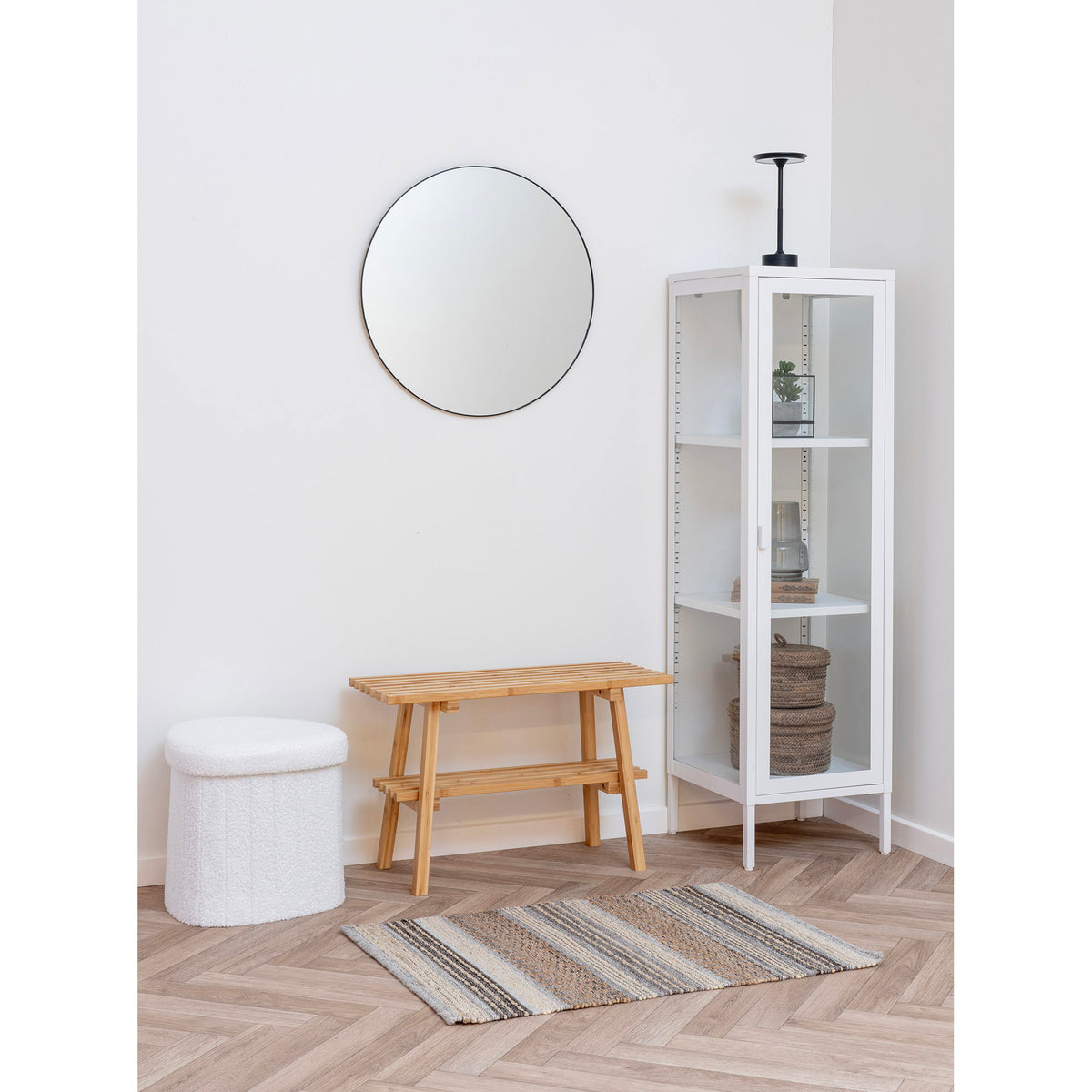Arlo Vitrine schmal mit Glastür – Stahl Weiß, 40 × 35 × 140 cm – Ansicht 6