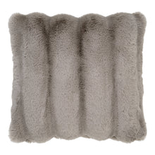 Esko Kissen – Kunstfell Grau, 45 × 45 cm von Luiva Living