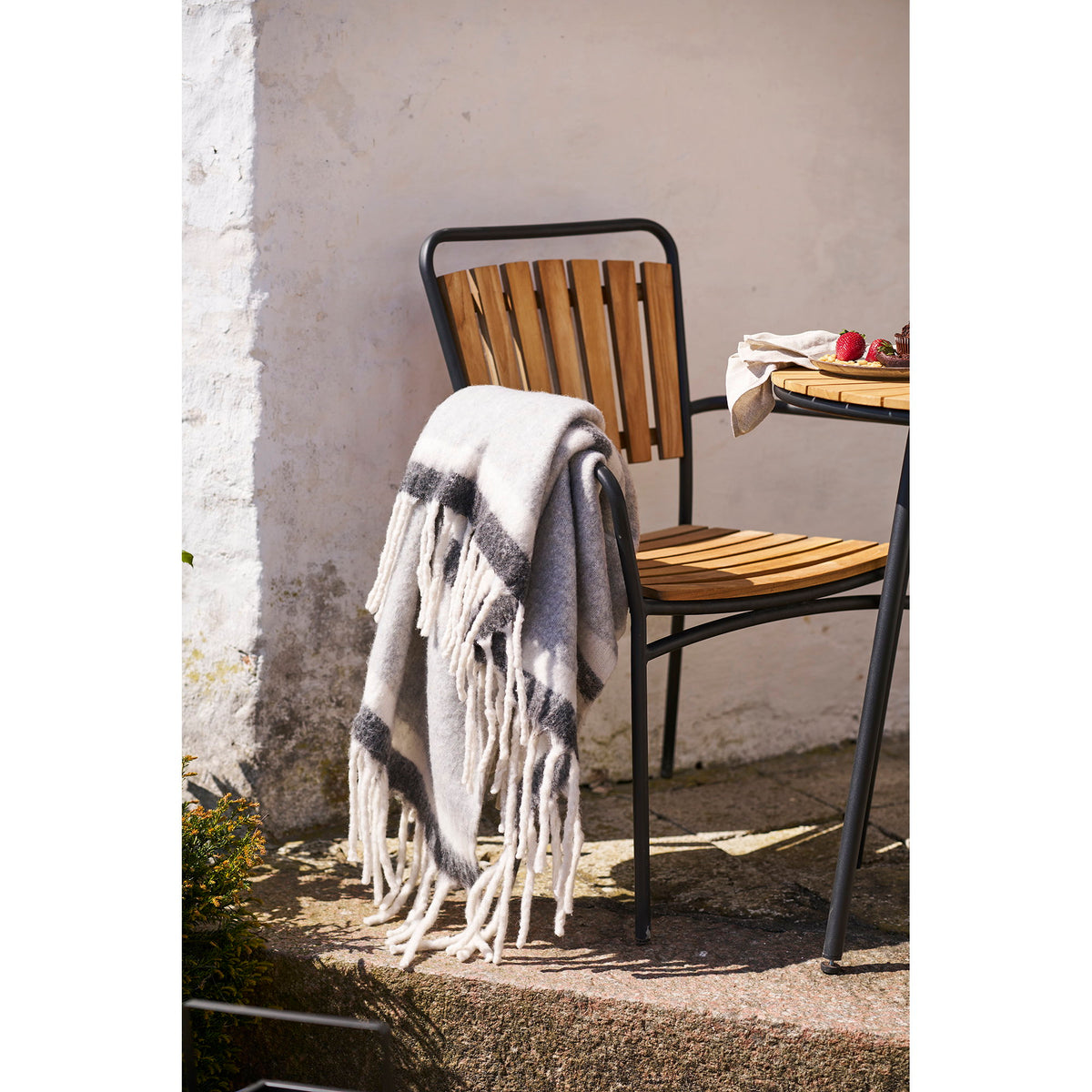 Dagny Plaid – Wollmischung Grau/Weiß, 130 × 170 cm – Ansicht 3