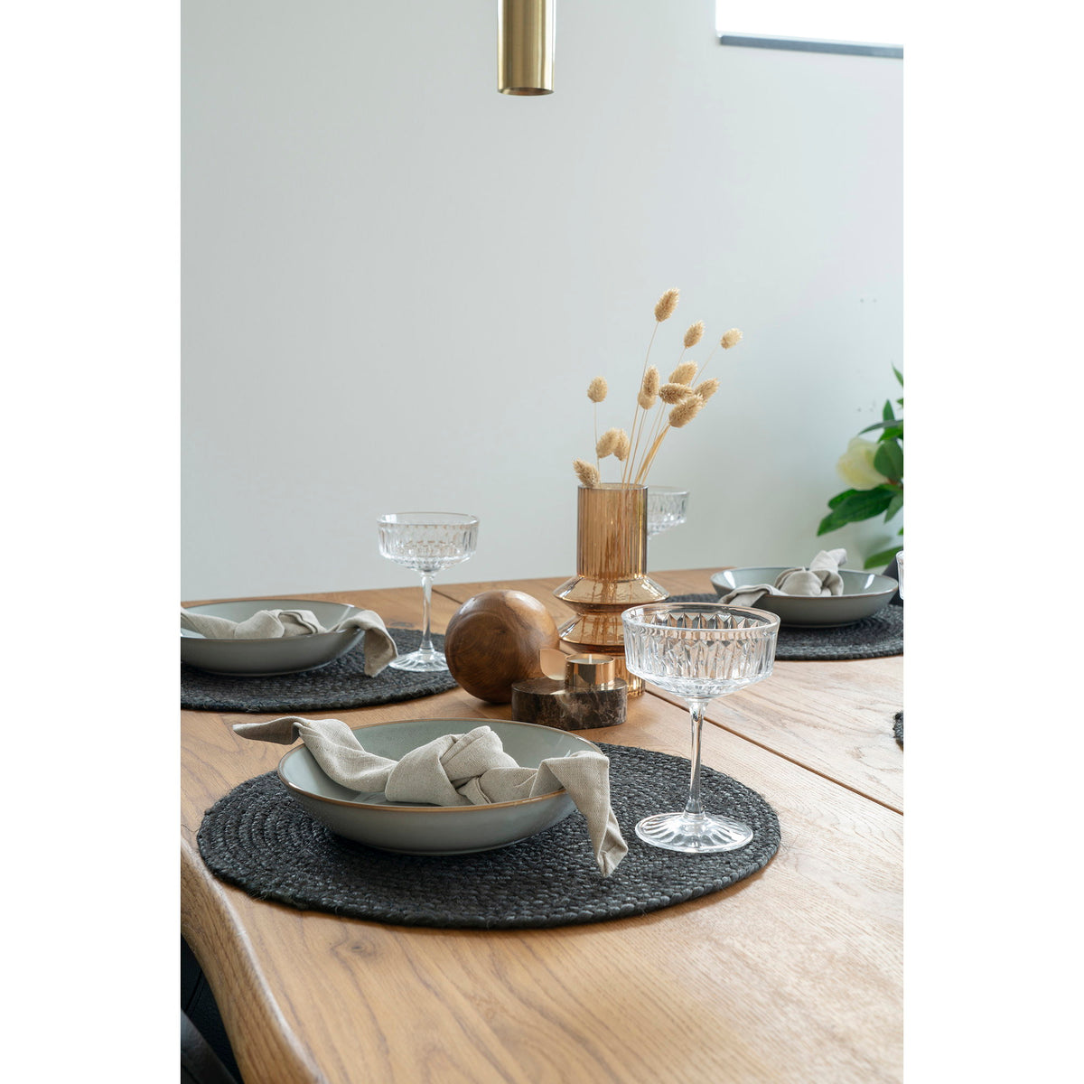 Signe Tischset rund 4er-Set – Jute, geflochten Dunkelgrau, ø 38 cm – Ansicht 4