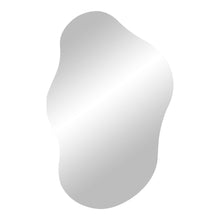 Rolf Wandspiegel in organischer Form – Glas, 40 × 60 cm von Luiva Living