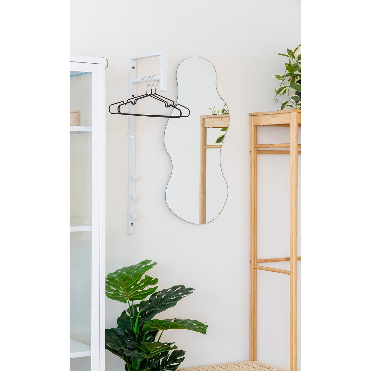 Rolf Wandspiegel in organischer Form – Glas, 40 × 80 cm – Ansicht 5
