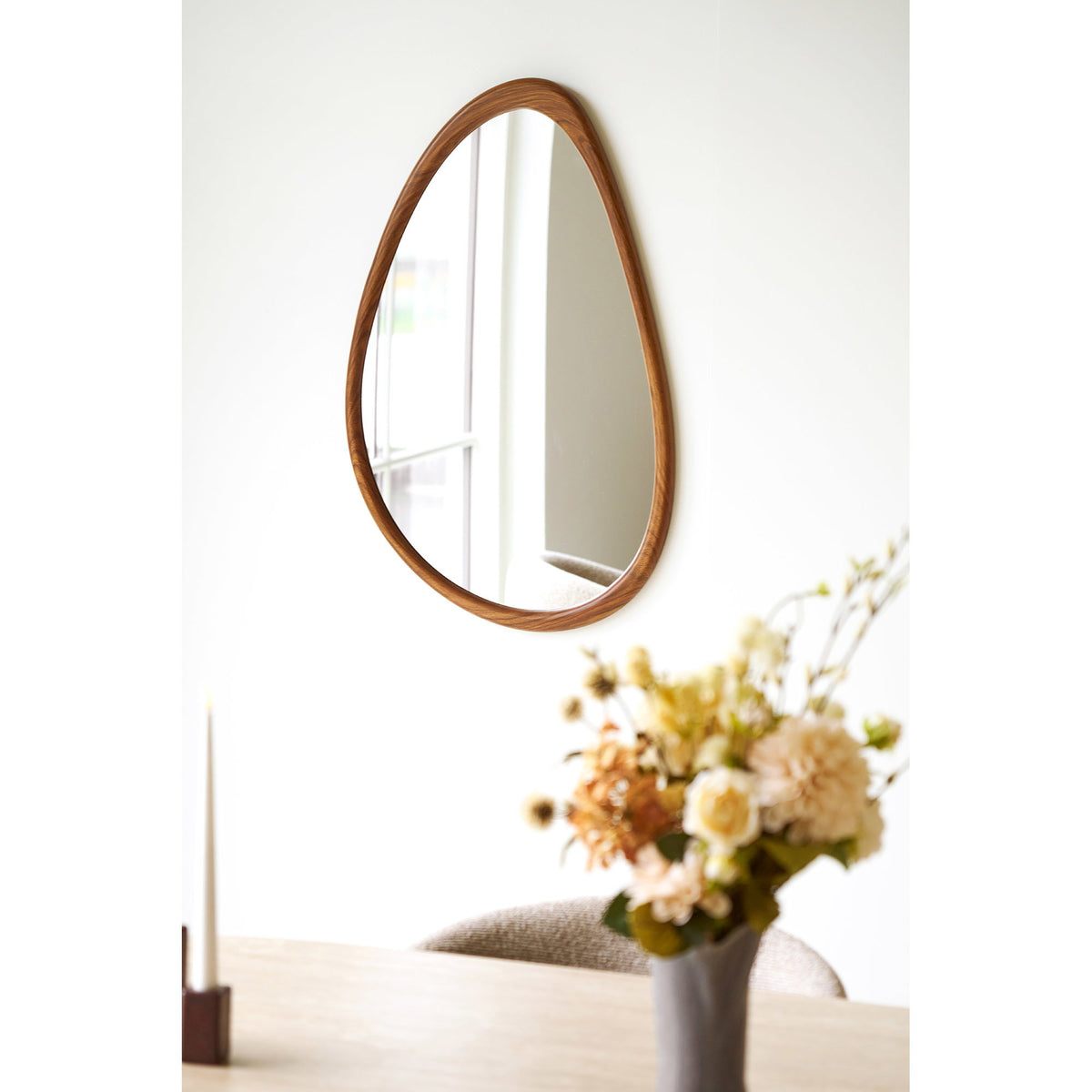 Tore Wandspiegel in organischer Form – Holzoptik Natur, 50 × 80 cm – Ansicht 4