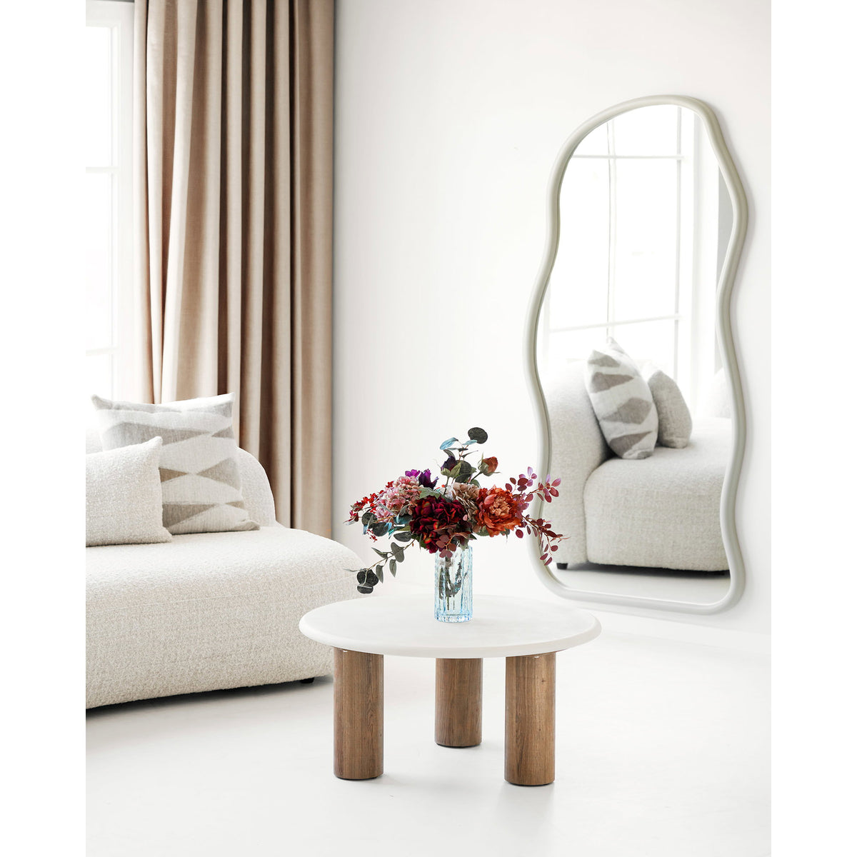 Jana Wandspiegel in organischer Form – Kiefer Beige, 89 × 180 cm – Ansicht 5