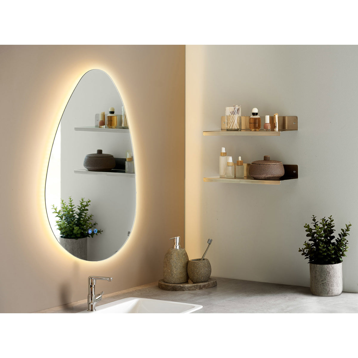 Mattis LED-Spiegel in organischer Form – Glas, 58 × 80 cm – Ansicht 7