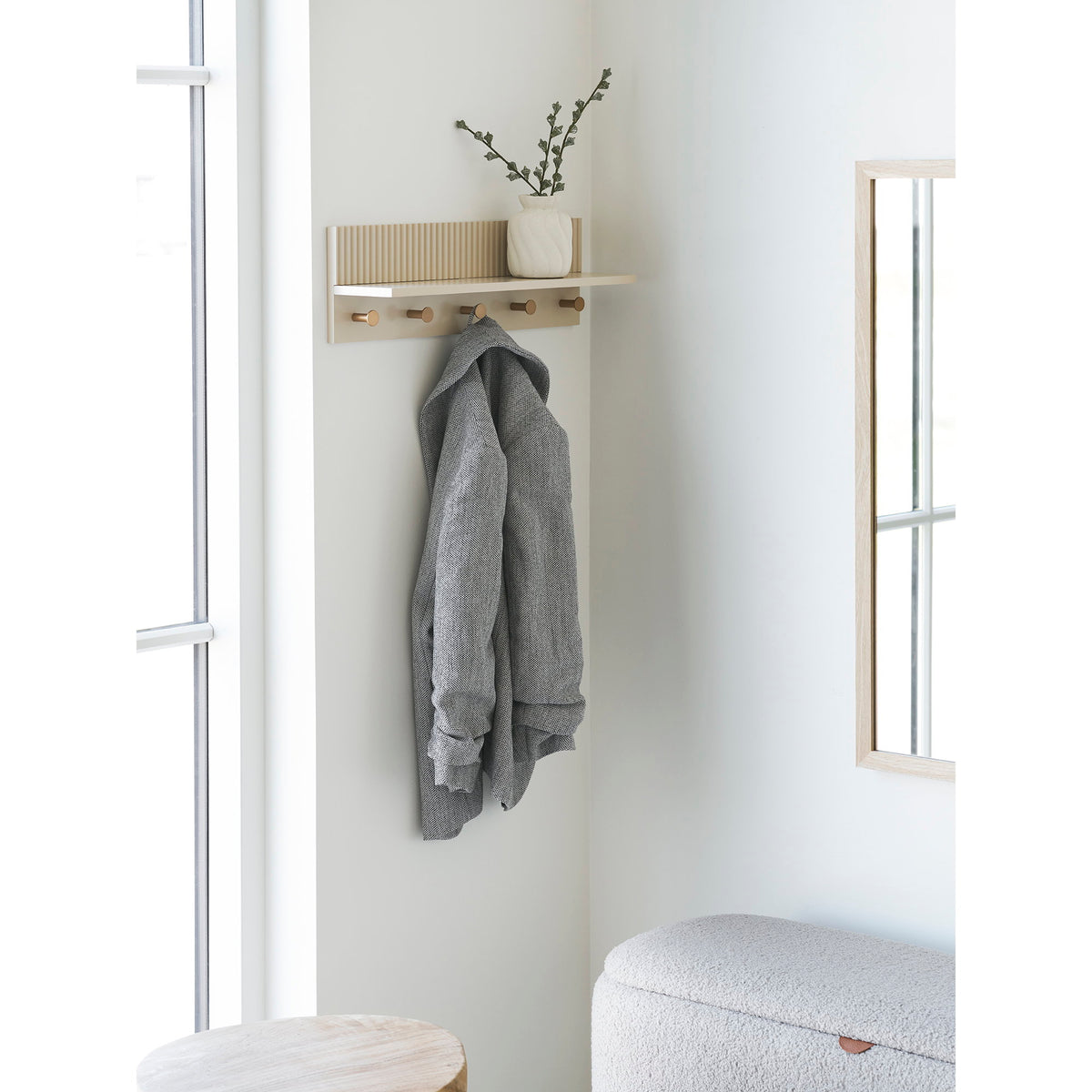 Stina Wandregal mit Haken – MDF Beige, 50 × 12 × 16 cm – Ansicht 2