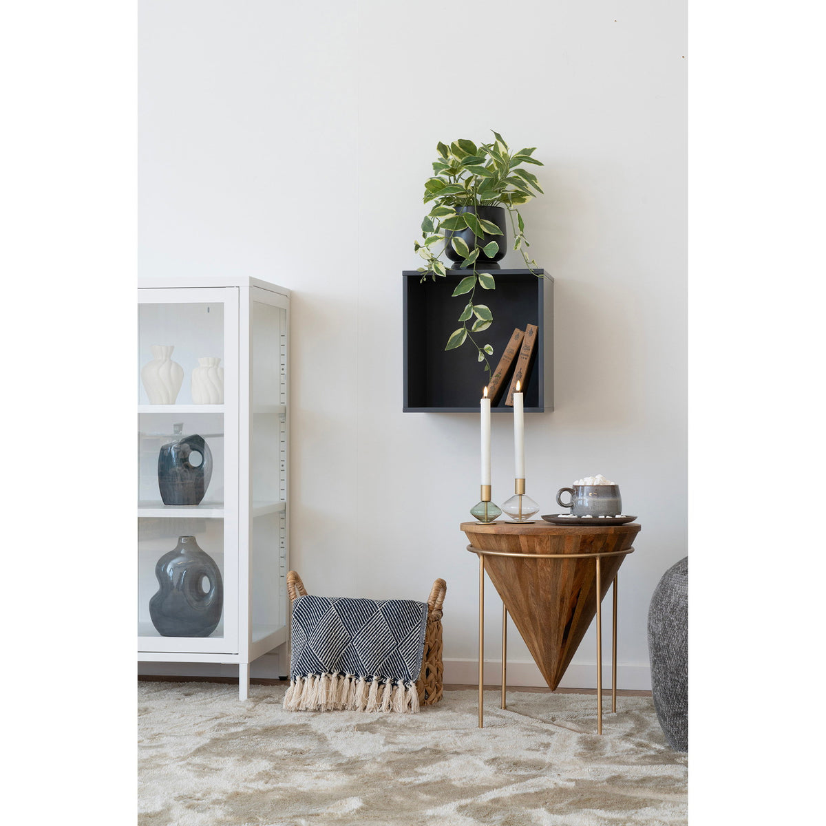 Amber Wandregal – MDF, lackiert Dunkelgrau, 34 × 30 × 34 cm – Ansicht 3