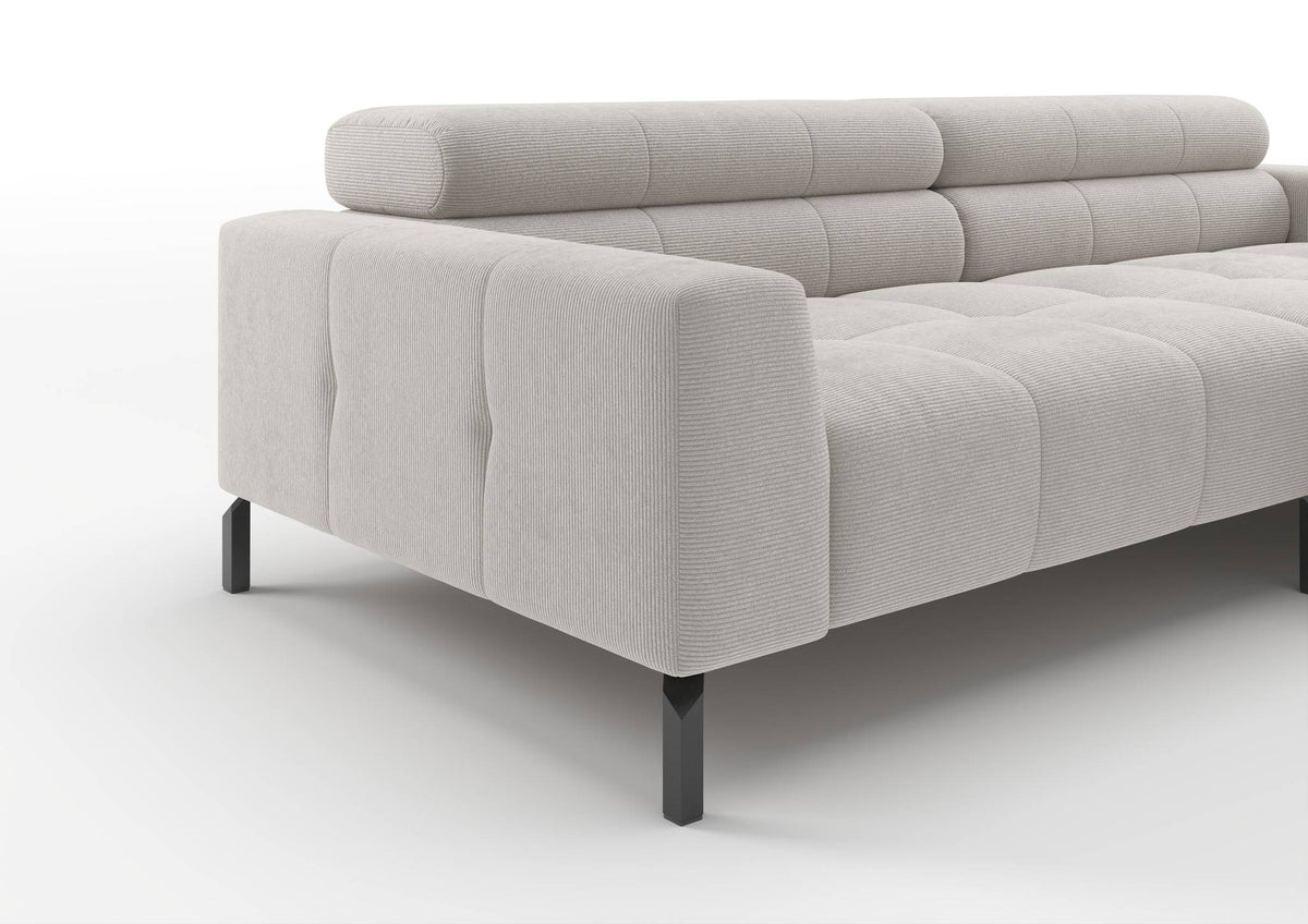 Kalmar Ecksofa kompakt mit Ottomane in Feincord Weiß – Detail Armlehne und Fuß