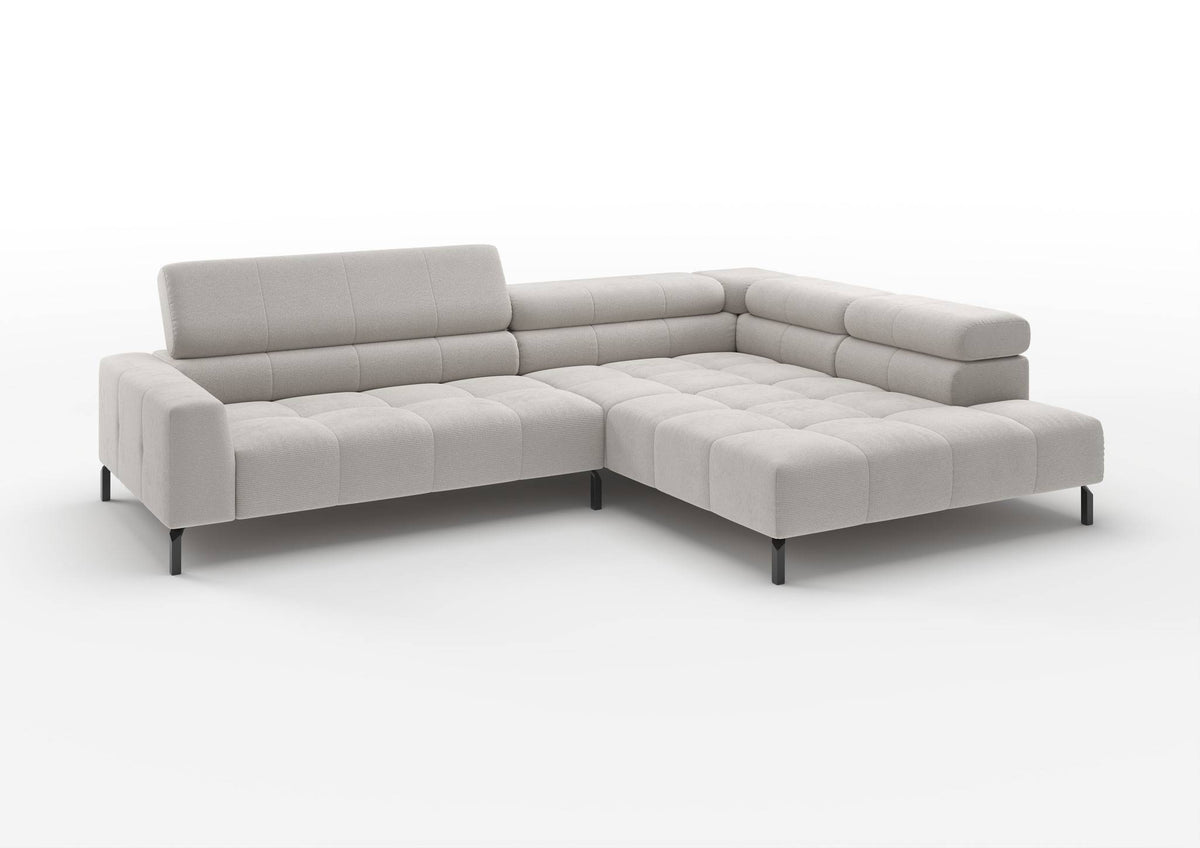 Kalmar Ecksofa in L-Form groß in Feincord Weiß, Ecke rechts – mit hochgestelltem Kopfteil