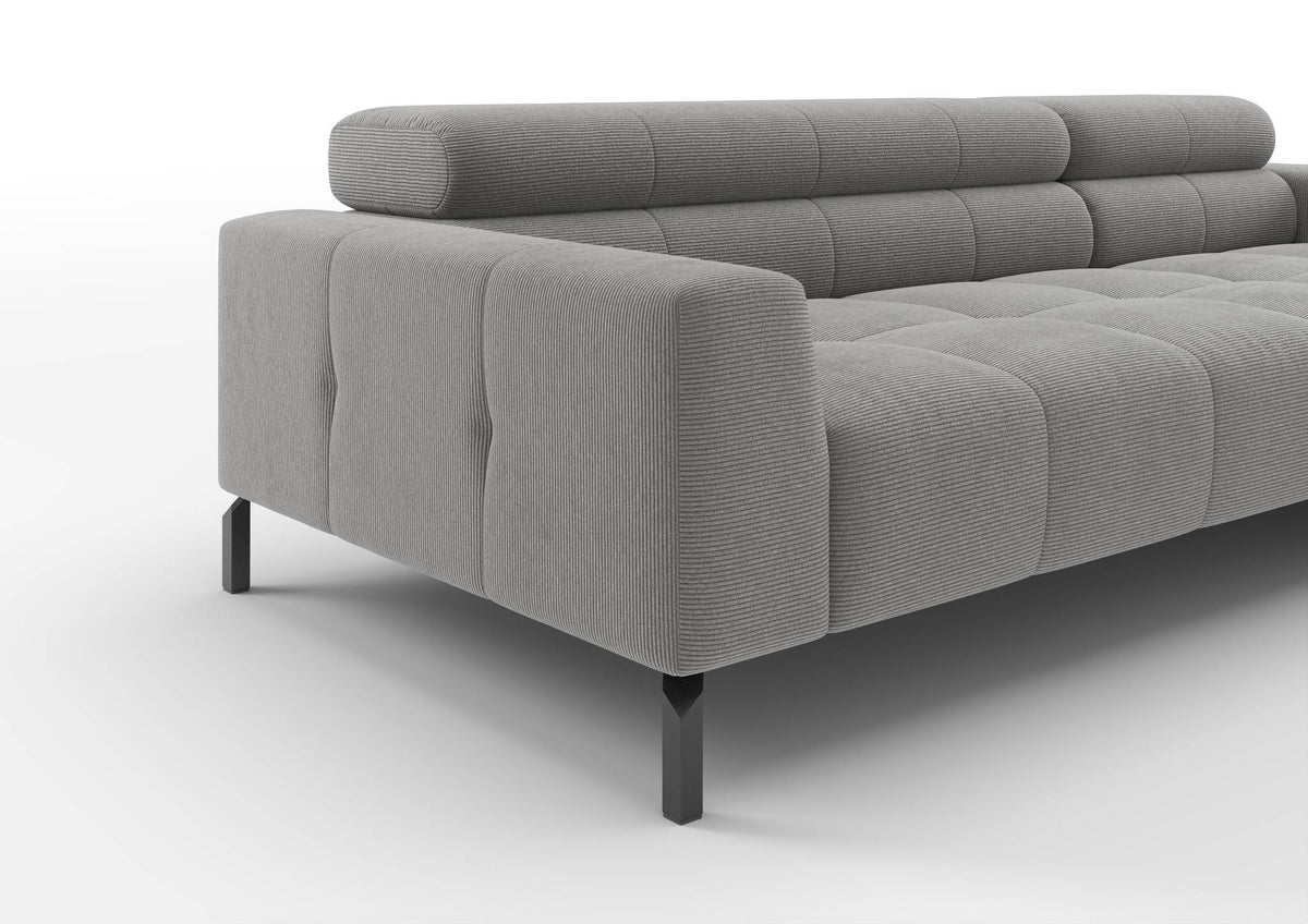 Kalmar Ecksofa mit Longchair in Feincord Grau – Detail Armlehne und Fuß
