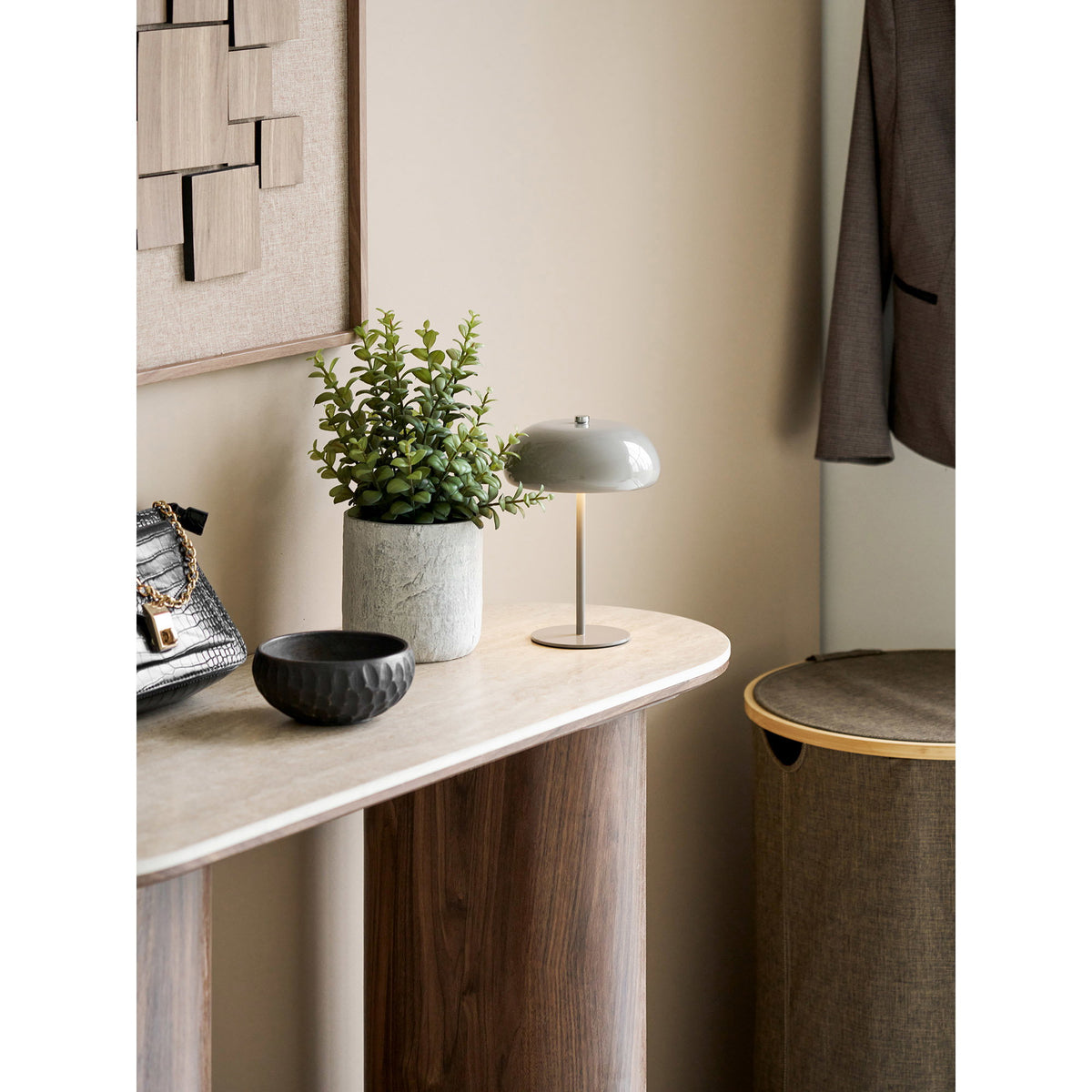 Madita Tischleuchte, akkubetrieben – Metall Taupe, ø 16 cm – Ansicht 6