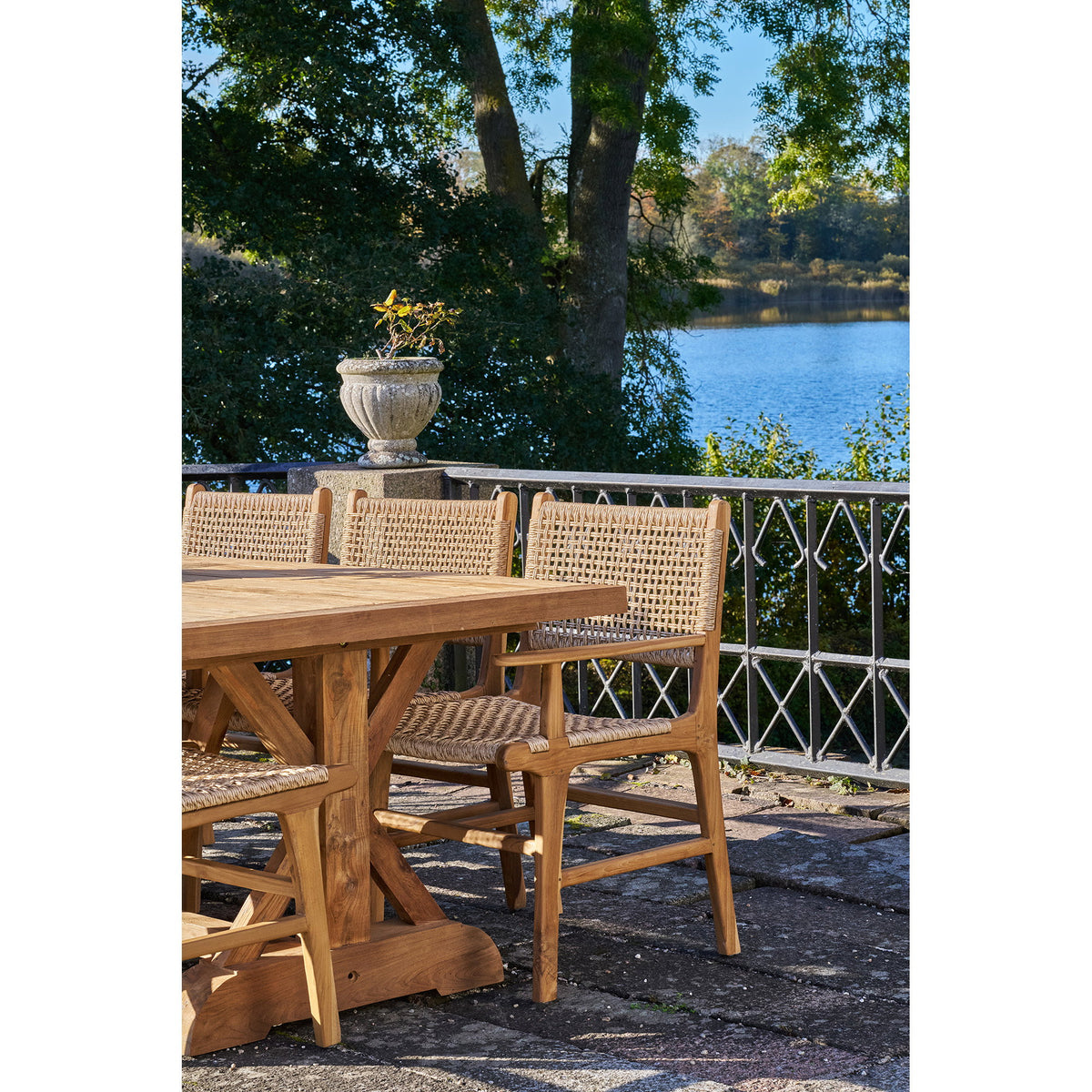 Sune Gartenstuhl 2er-Set mit Armlehnen – Teak Natur – Ansicht 9