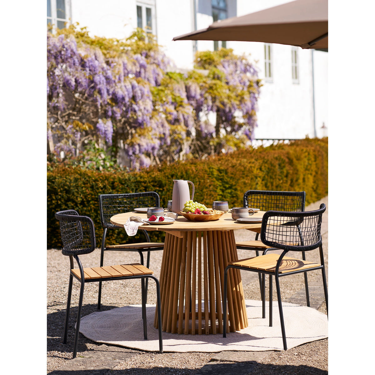 Sila Gartenstuhl 4er-Set – Teak/Polyrattan Schwarz/Natur, Beine Schwarz – Ansicht 7