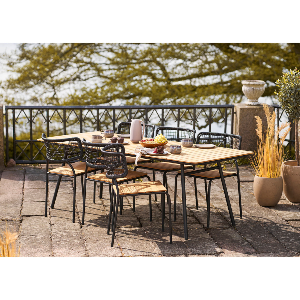 Sila Gartenstuhl 4er-Set – Teak/Polyrattan Schwarz/Natur, Beine Schwarz – Ansicht 9