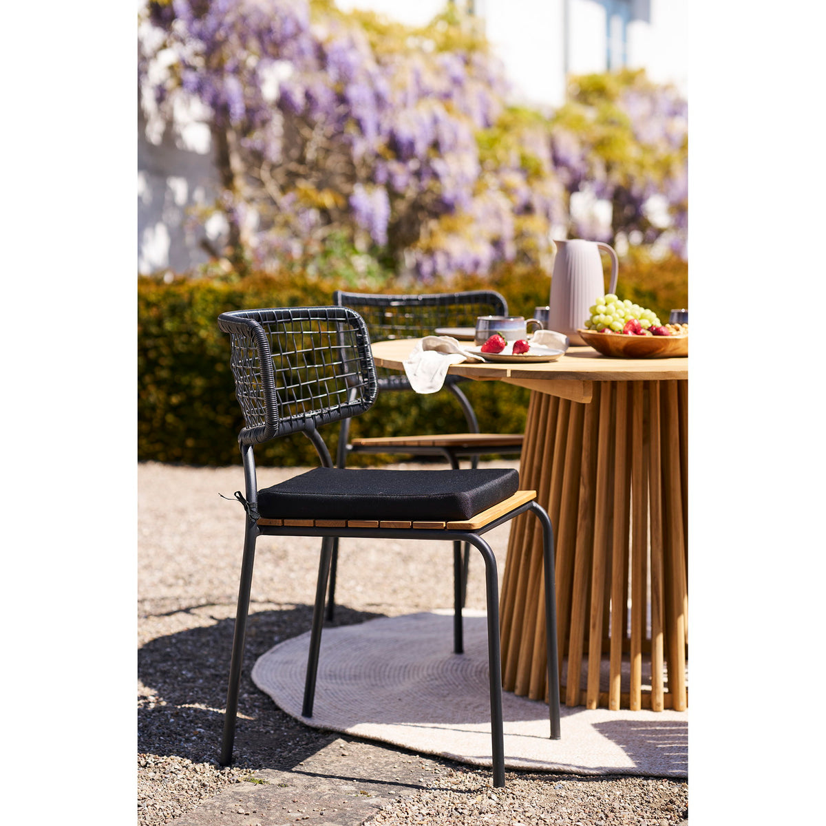 Sila Gartenstuhl 4er-Set – Teak/Polyrattan Schwarz/Natur, Beine Schwarz – Ansicht 10